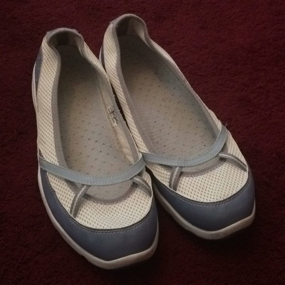 CLOSET CLEAR OUT!! LL Bean summer slip on sneaks